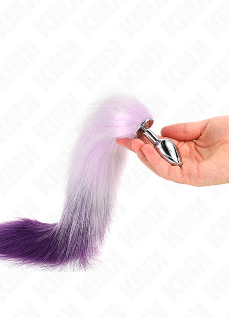 plug di metallo con coda viola e mano